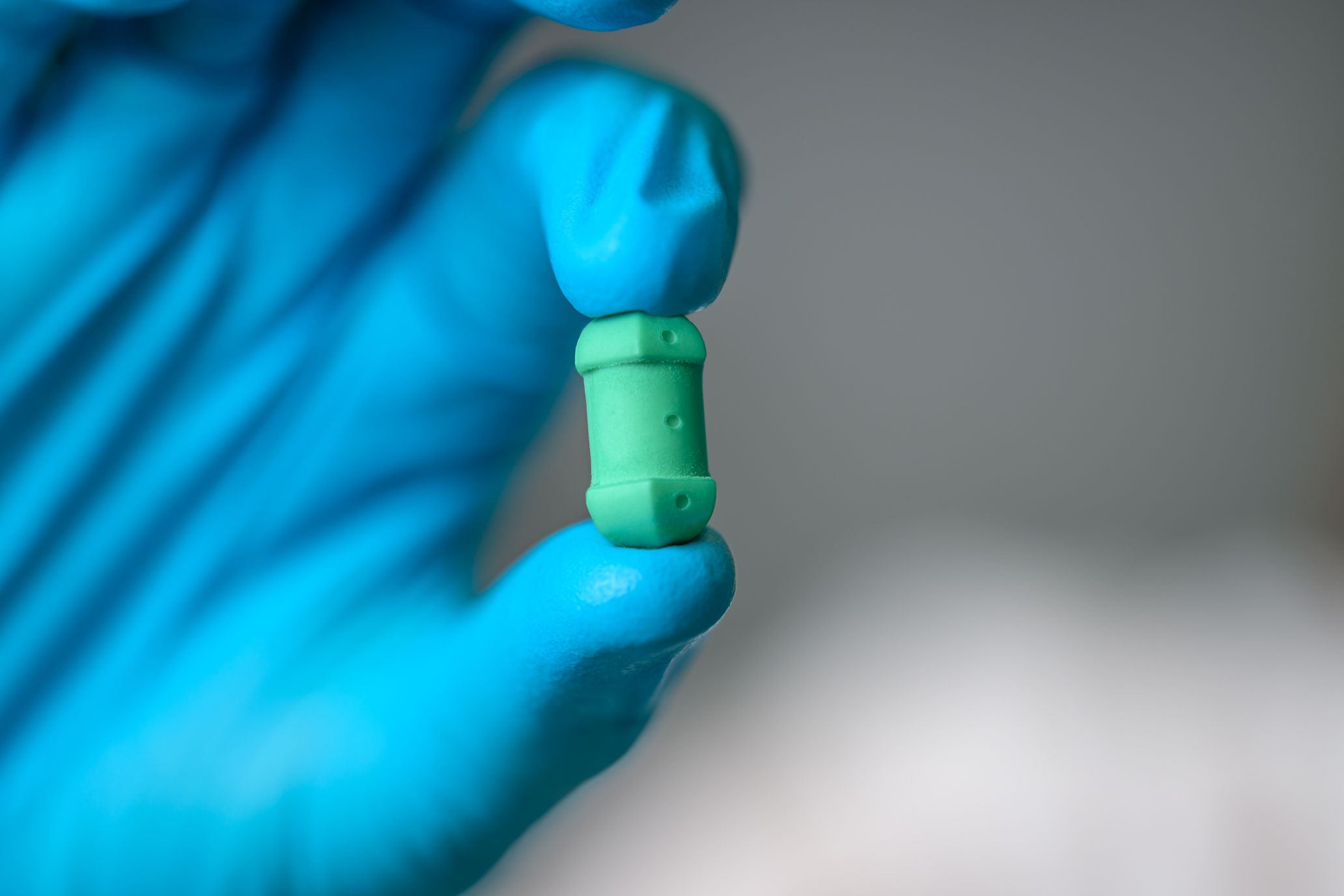 dissolved-oxygen-pill-hand-closeup