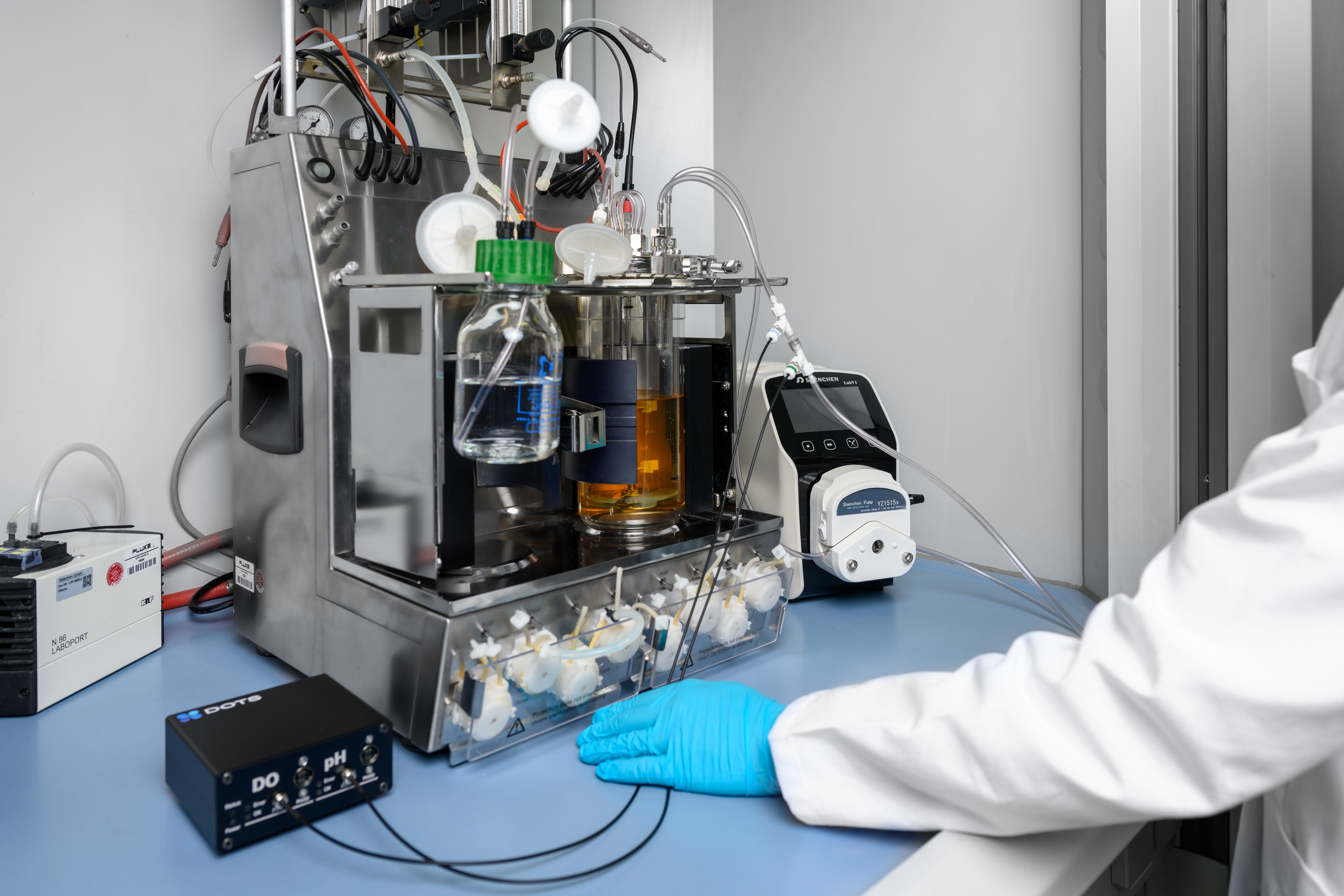 flowcell_bioreactor_hood_2